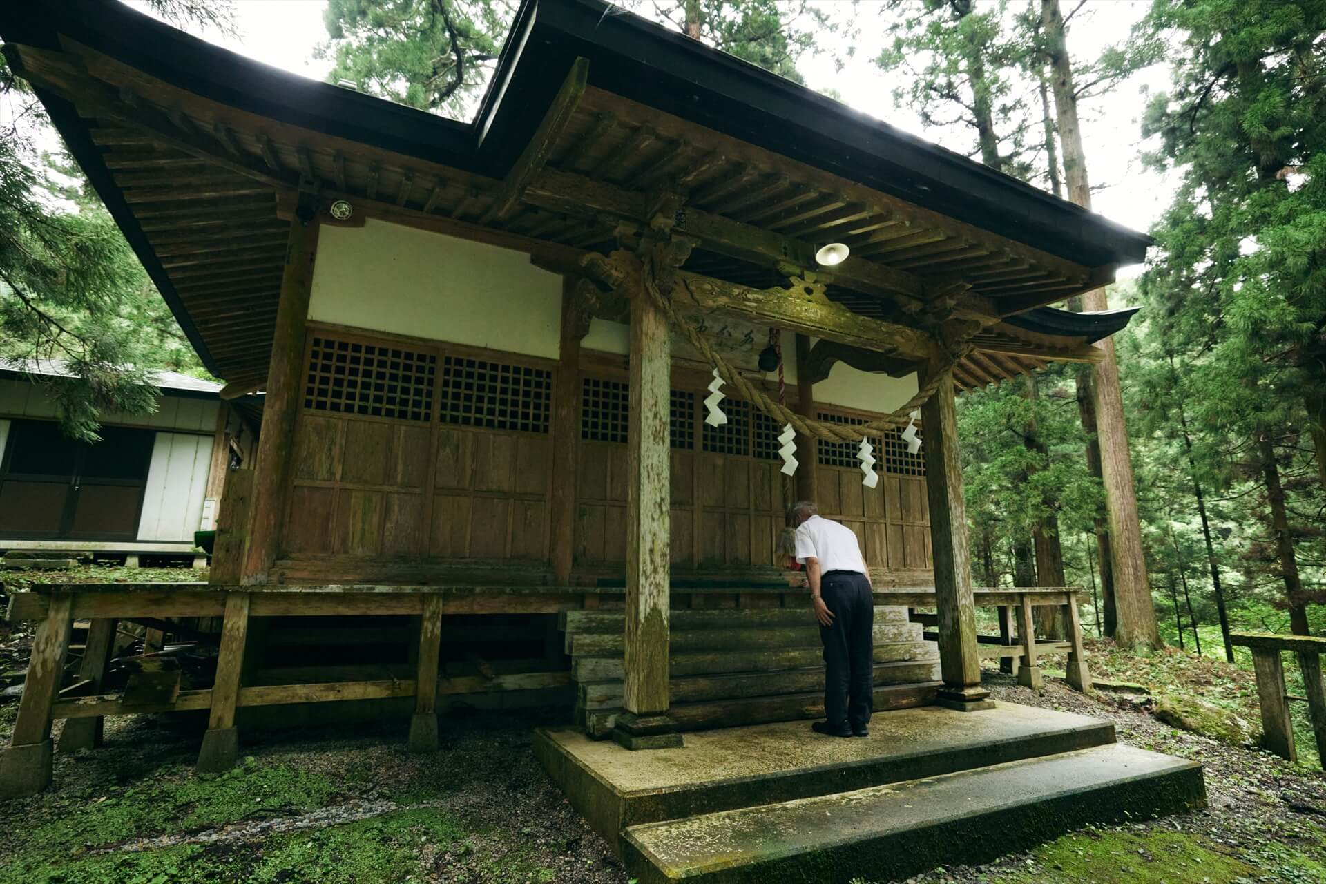 名水で知られる「水分神社」へ